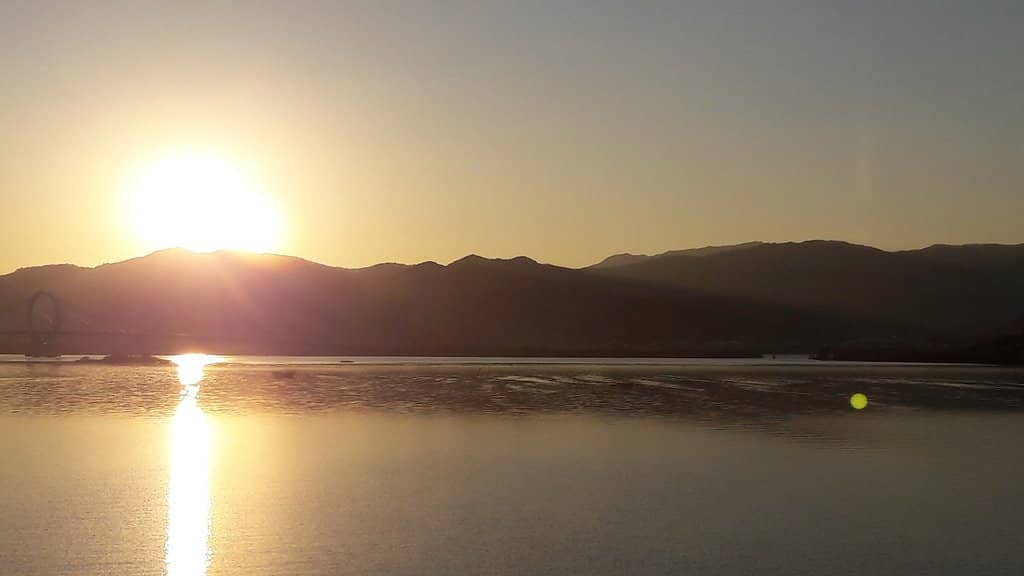 Panoramic Lake Views