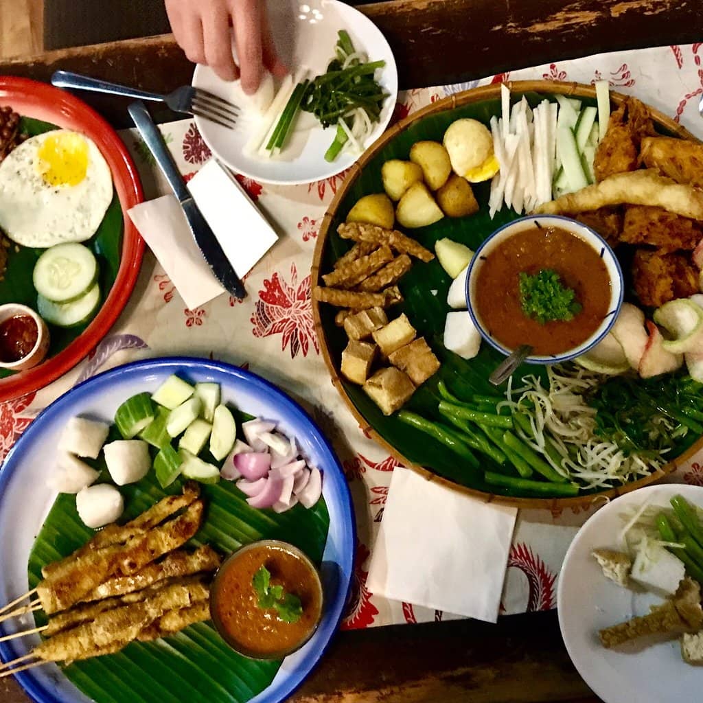 P. Ramlee-Themed Atmosphere