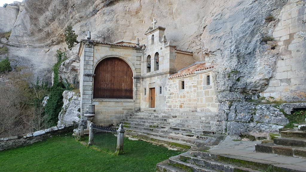 The Vast Cave Network