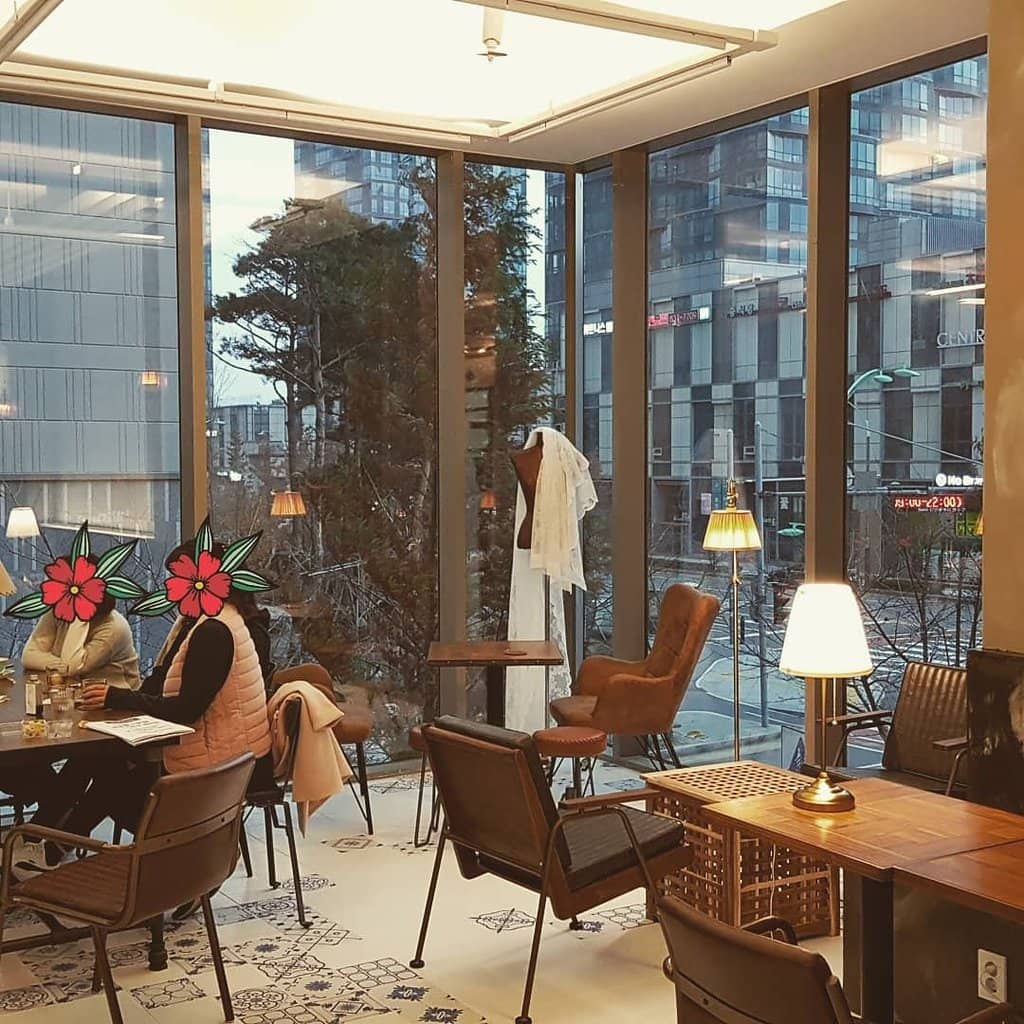 Bustling Cafes & Restaurants