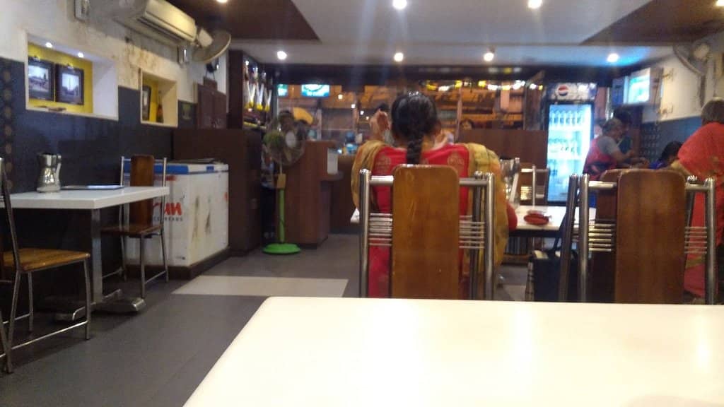 Vibrant Atmosphere & Quick Service