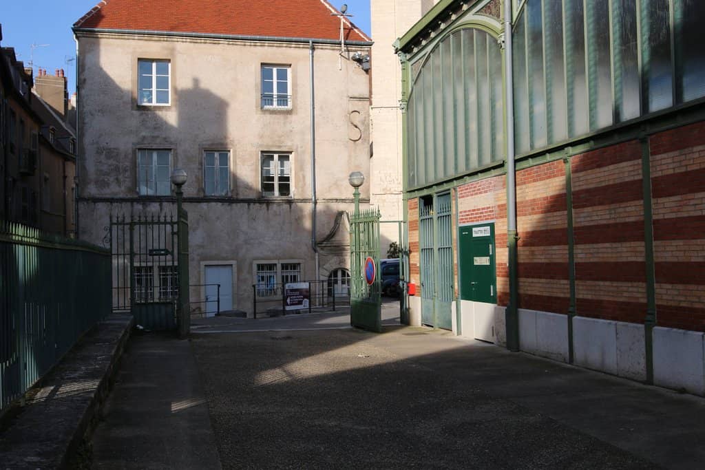 Outdoor Saturday Market