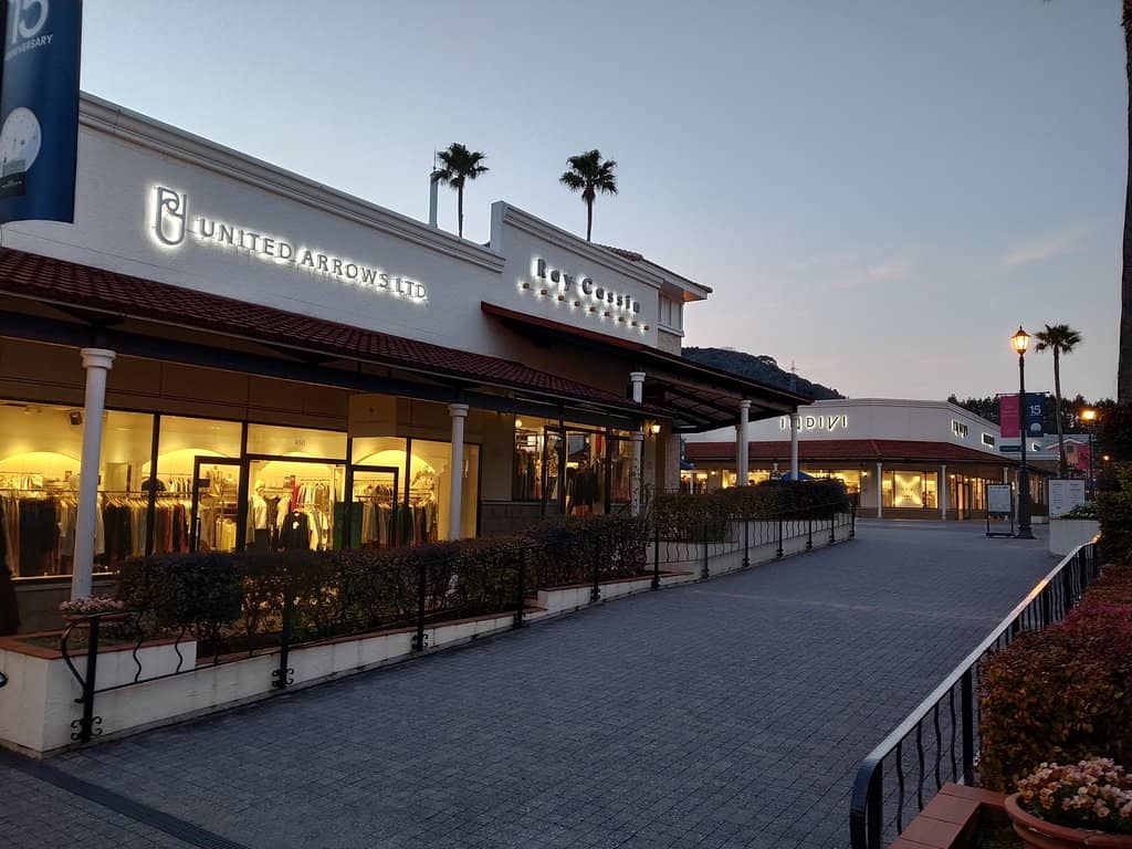 Seasonal Sales & Tax-Free Shopping