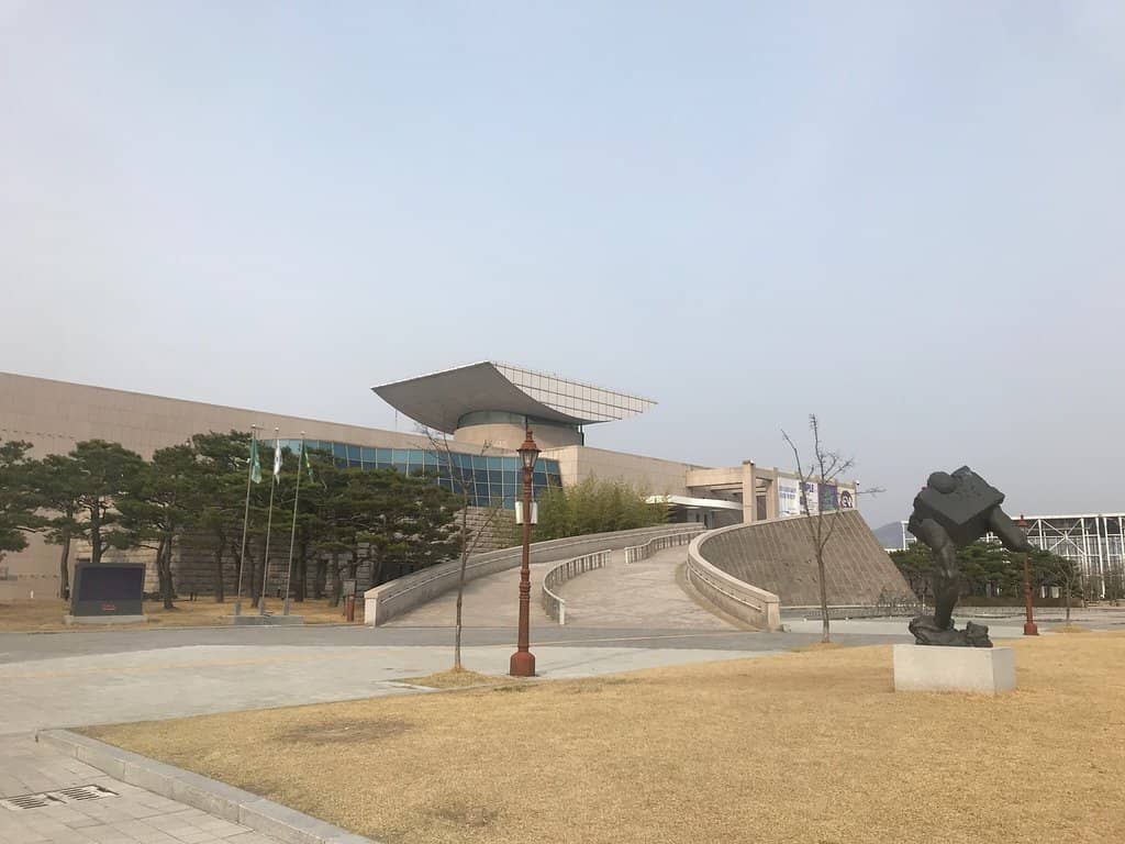 Cho Phyunghwi's Ink Paintings