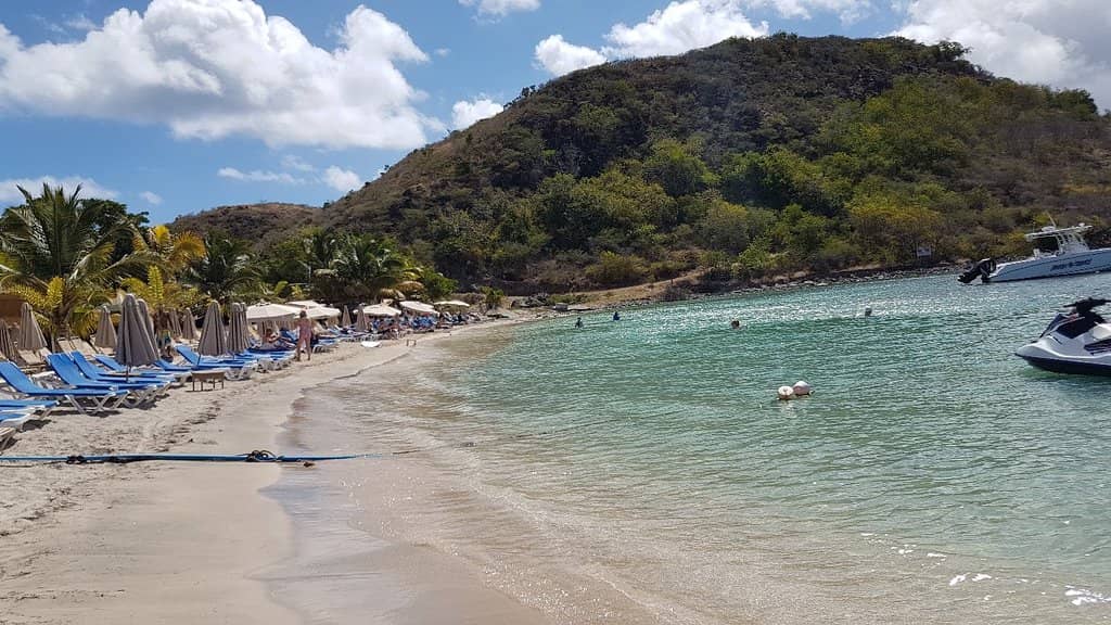 Relaxed Beachfront Dining