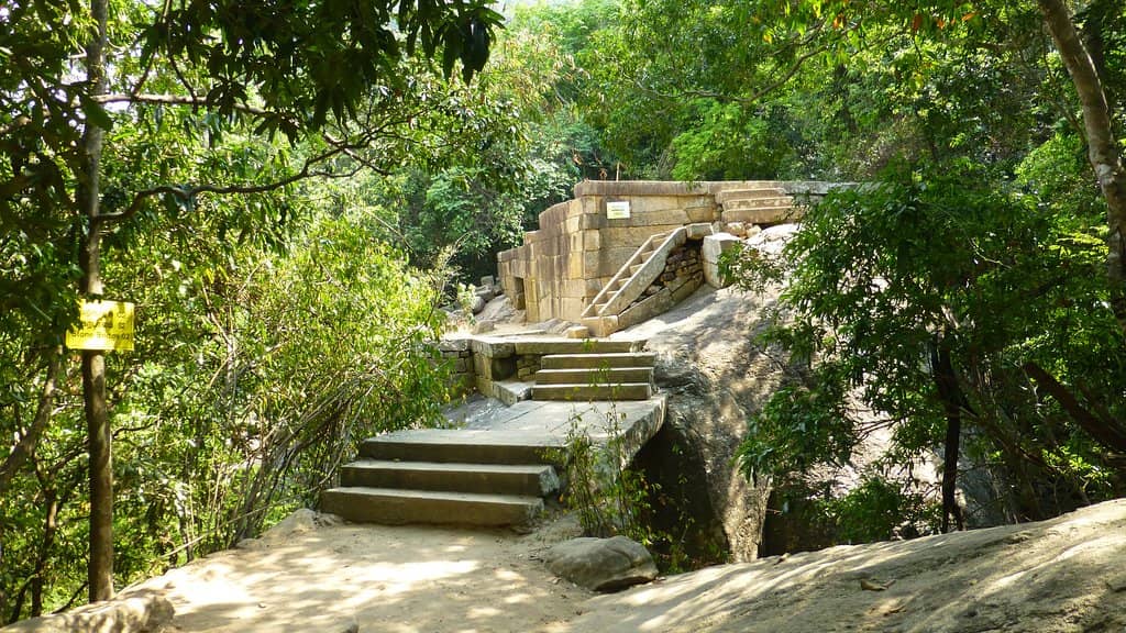 Nildiya Pokuna (Underground Pond)