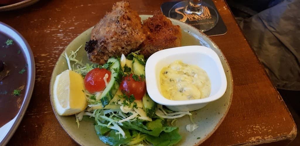 Cozy Art Nouveau Ambiance