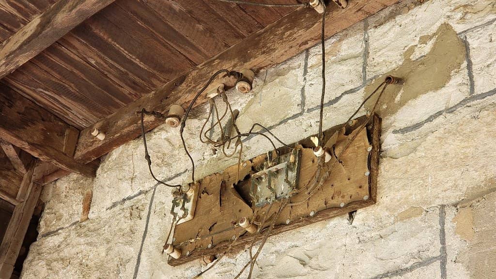 Knowledgeable Guides