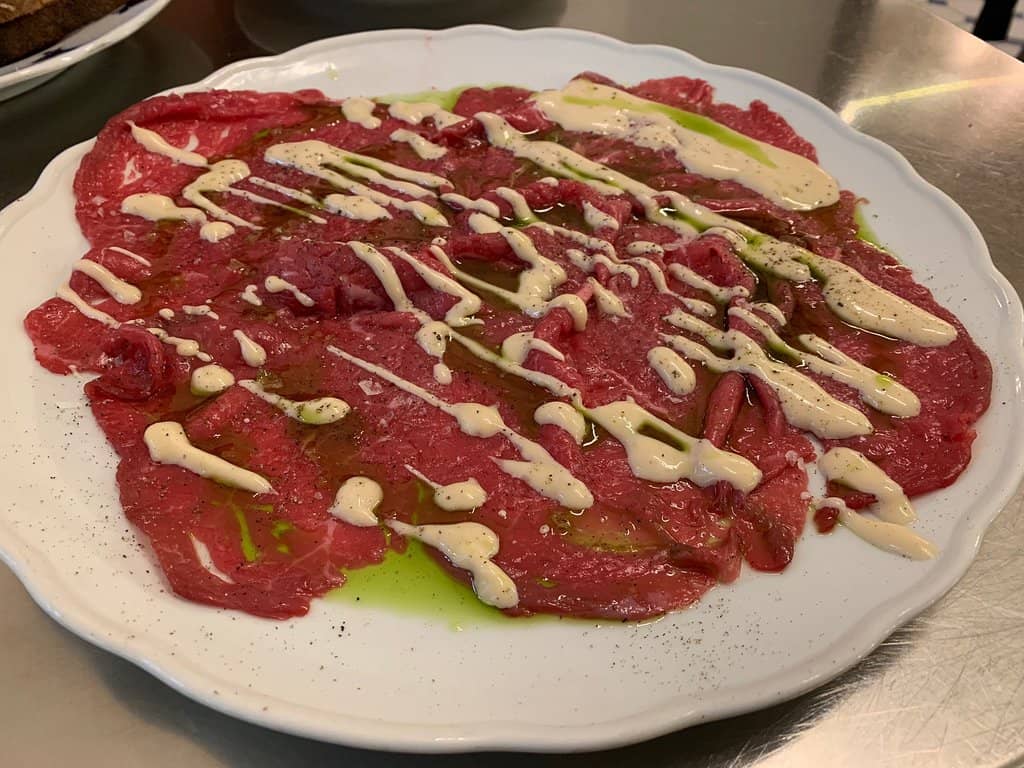 Communal Dining Vibe