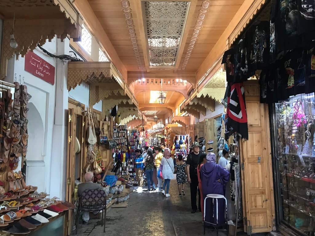 Local Life & Atmosphere