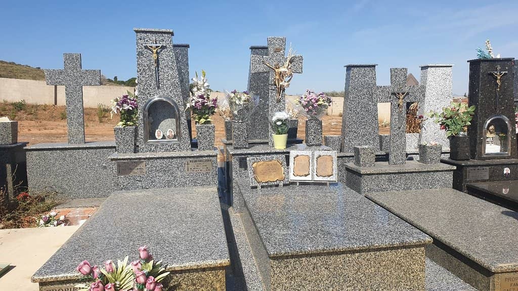 Panoramic Mountain Views