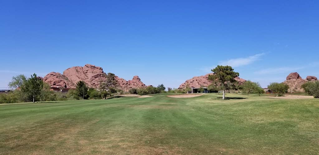 Lou Lou's Bar & Grill