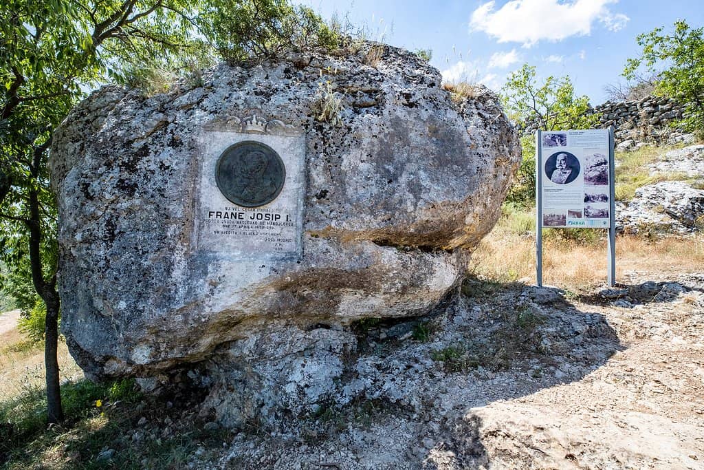 Mid-Trail Photo Spot