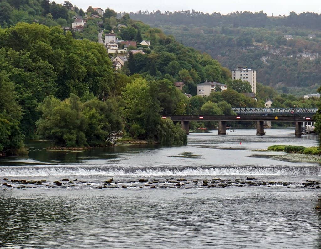 Doubs Riverfront Stroll