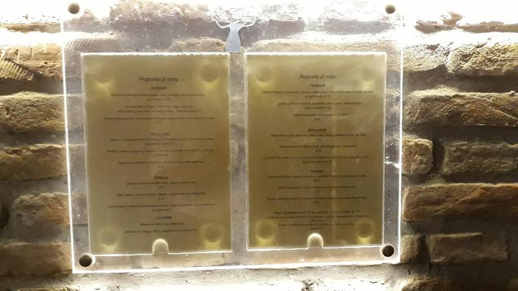 Charming Indoor/Outdoor Ambiance