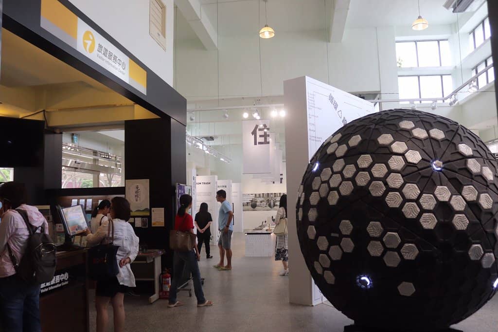 Charming Shops & Cafes