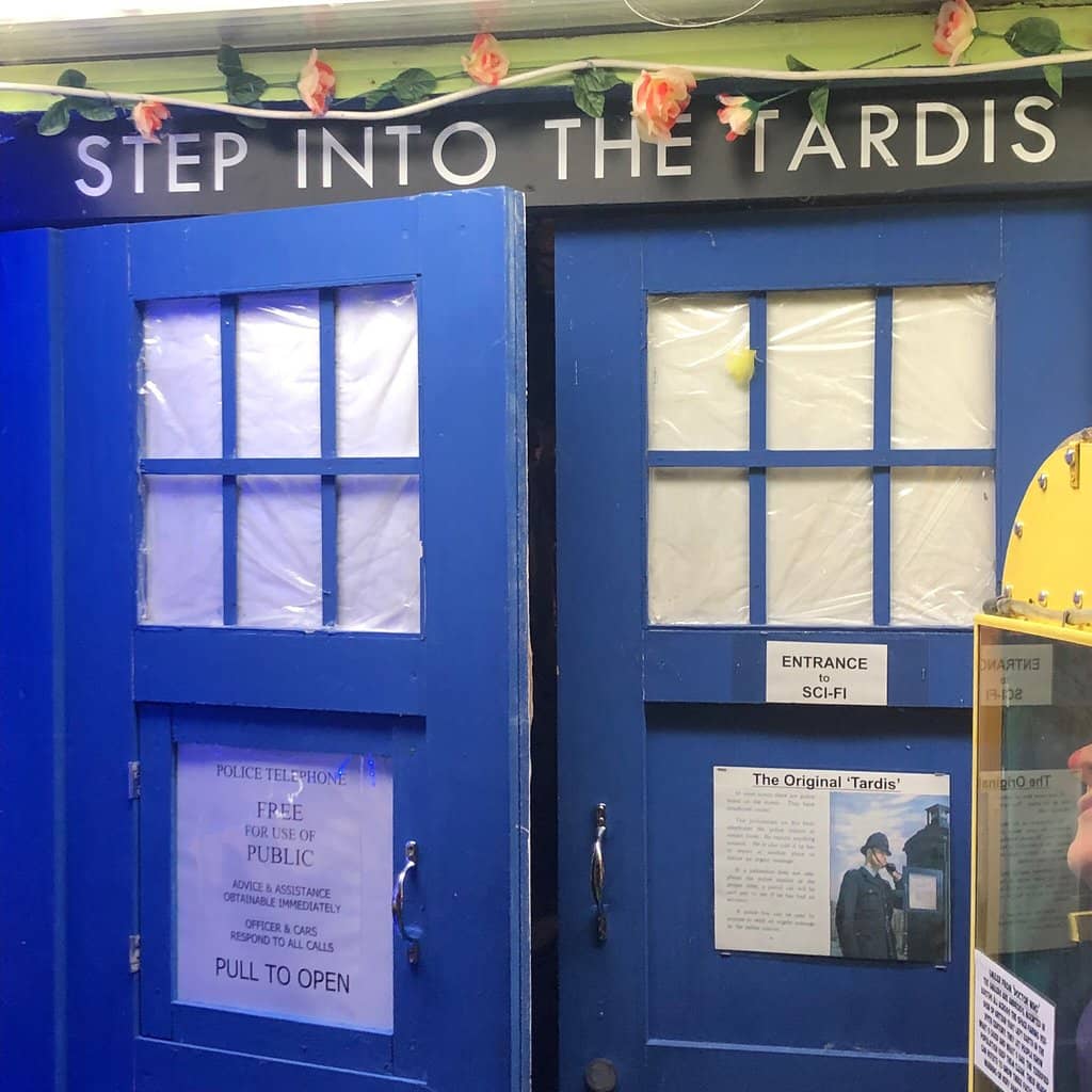 Vintage Radio & TV Displays