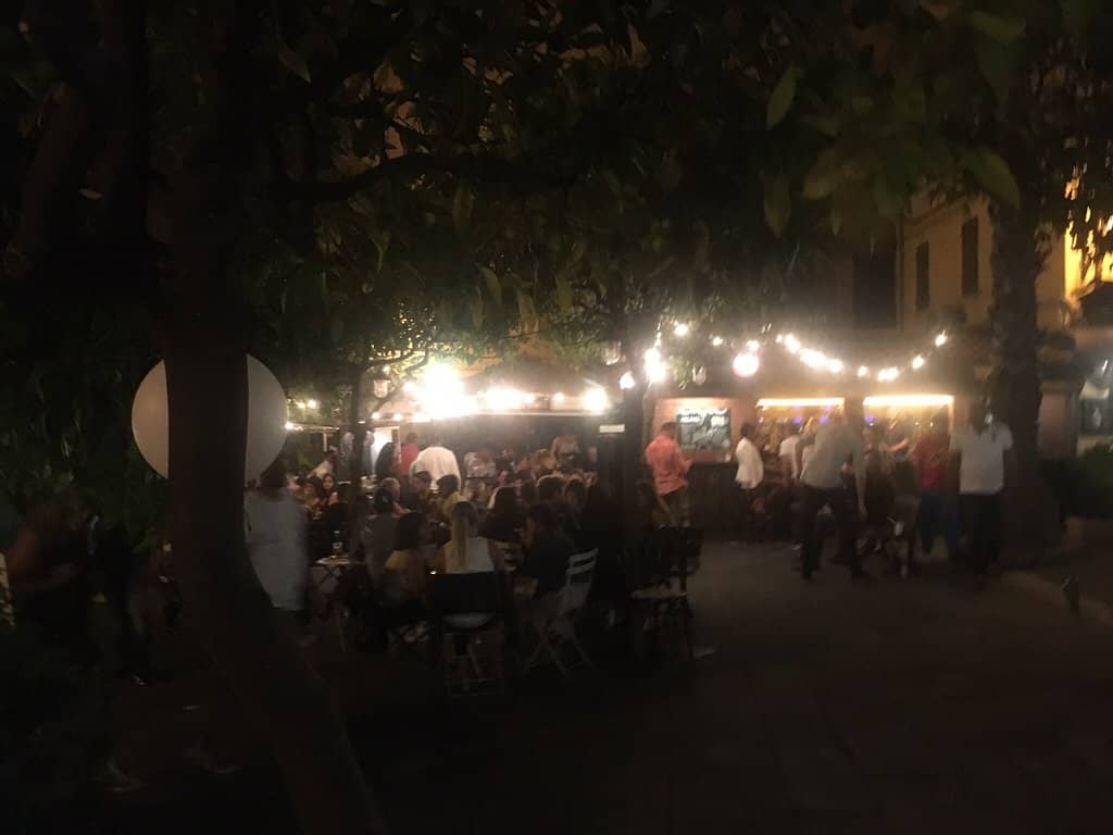 Live Music & Performances