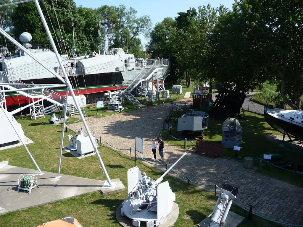 Outdoor Military Displays