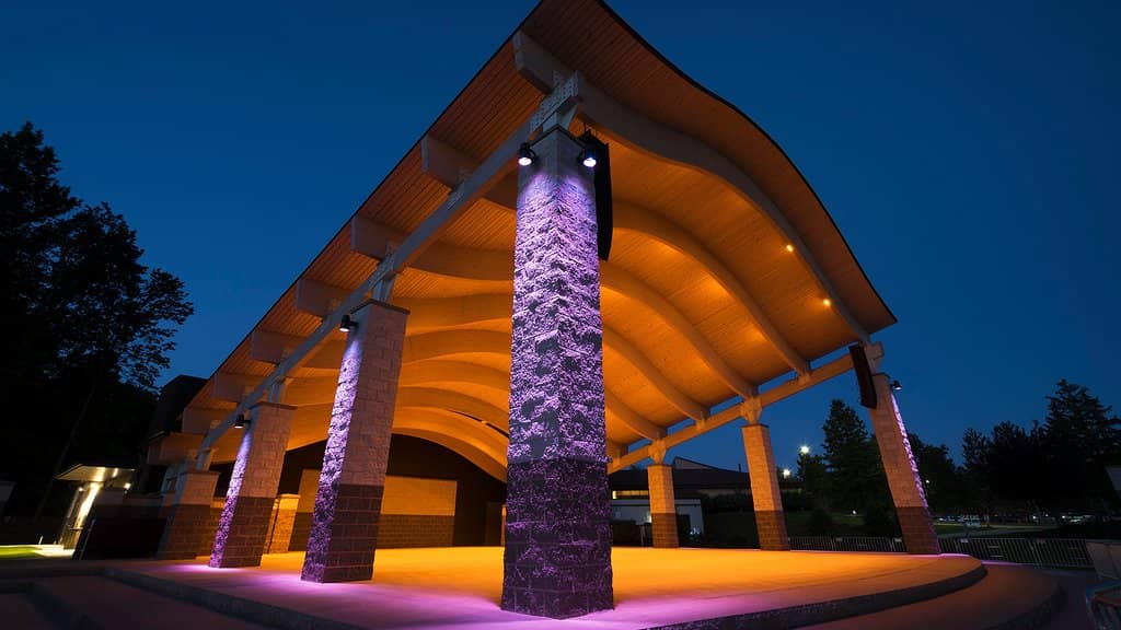 Jesse Garron as Elvis