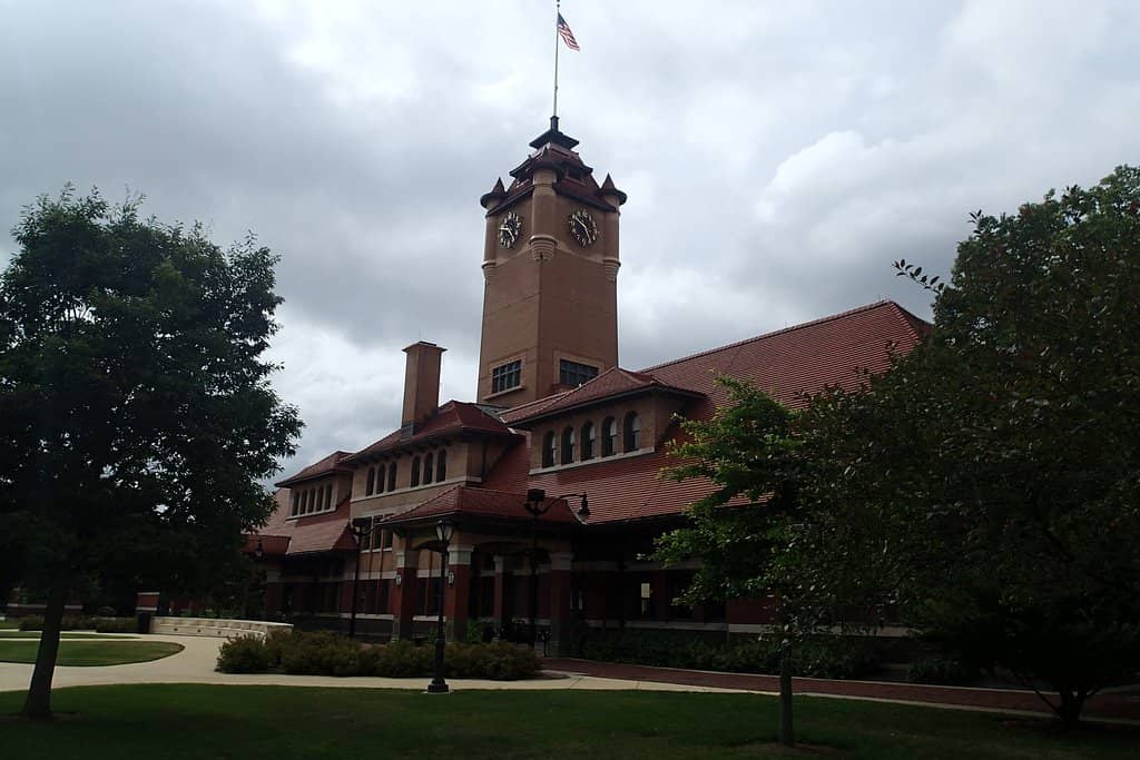 Surrounding Park & Landscape