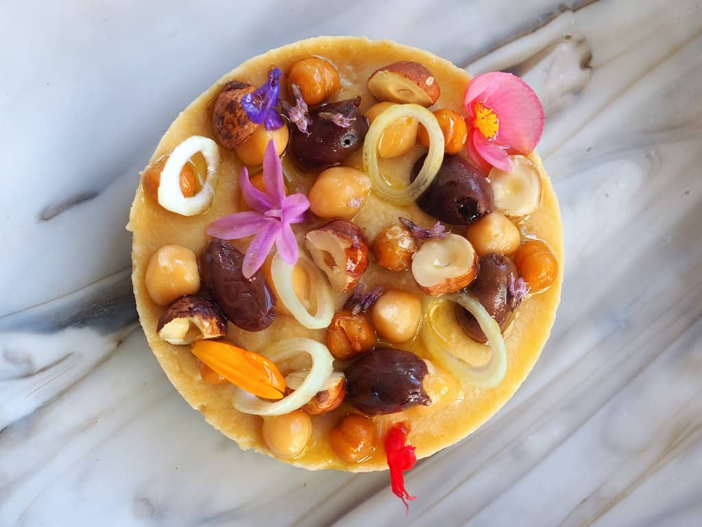 Déclinaison de pois chiche bio, olives et noisettes