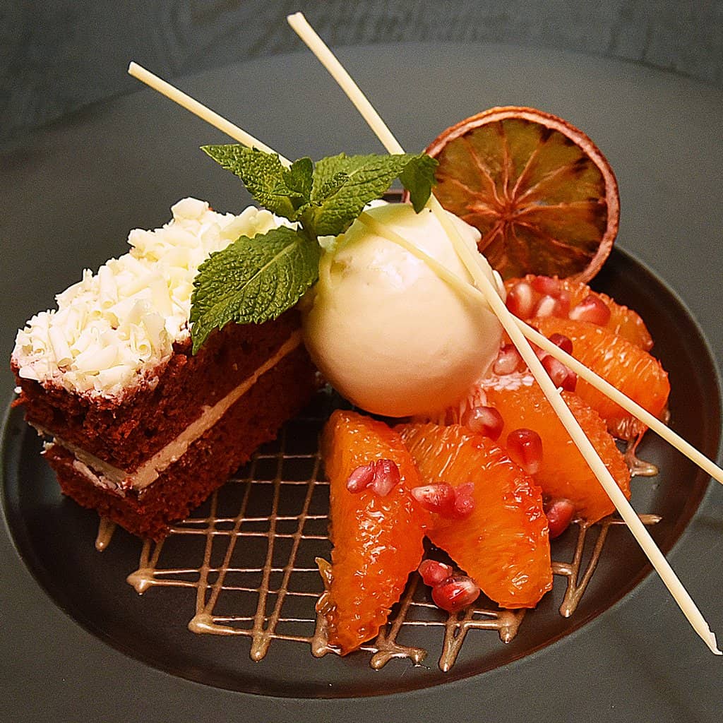 Live Music & Atmosphere