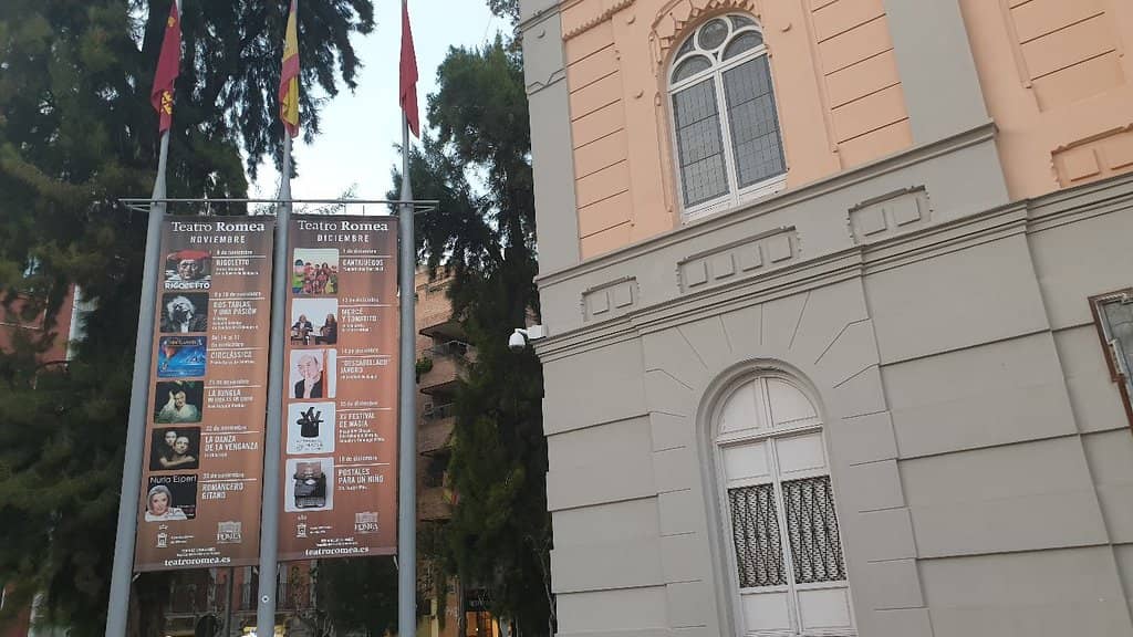 The Legend of the Unfilled Seats