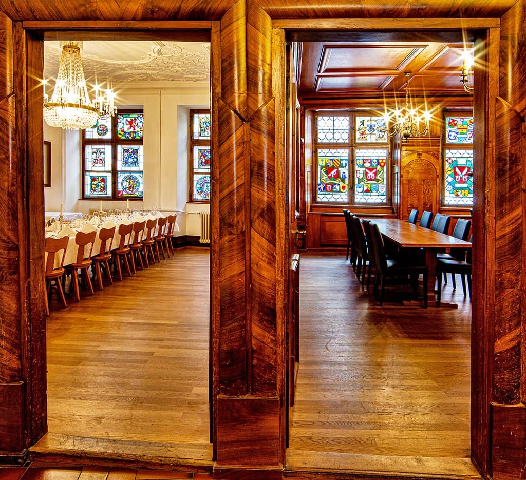 Charming Courtyard Dining