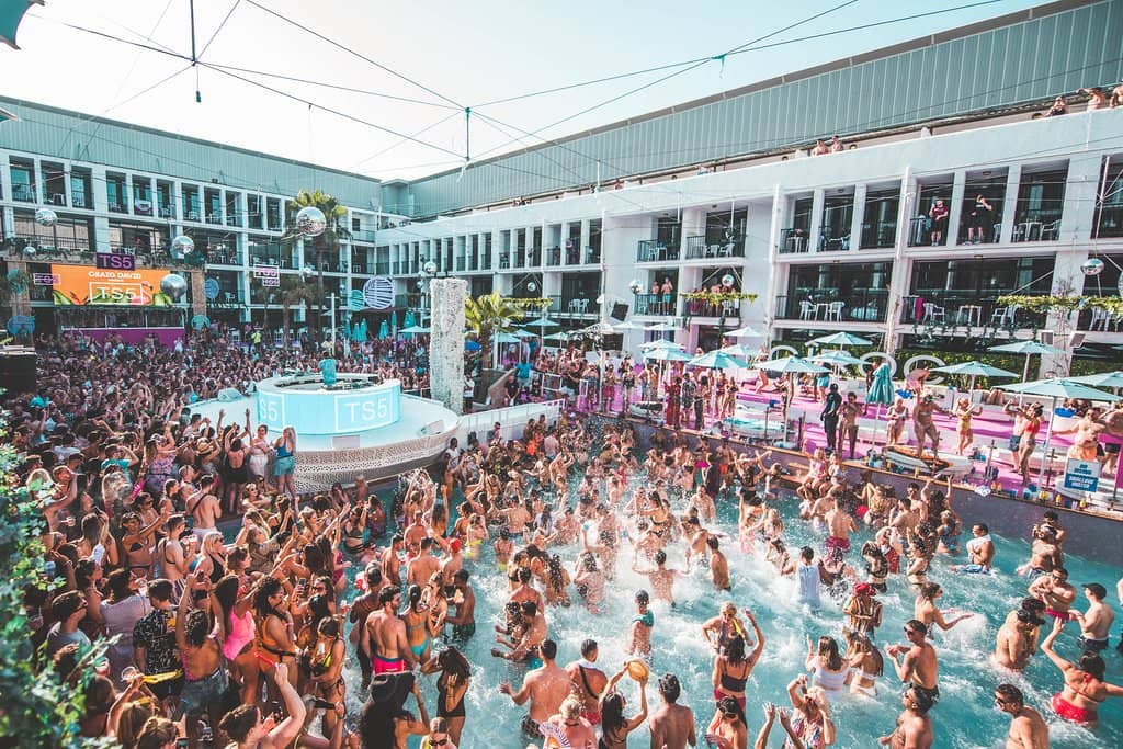 Pool Party Vibes