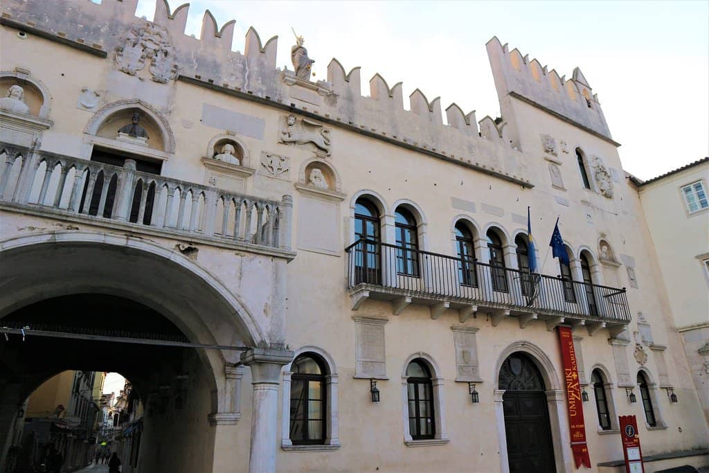 Tito Square Atmosphere