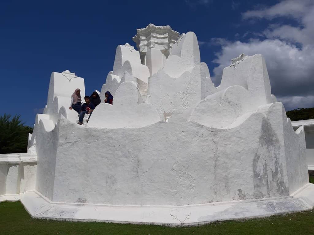 The Underground Mosque