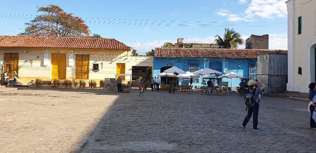 Local Life & Atmosphere