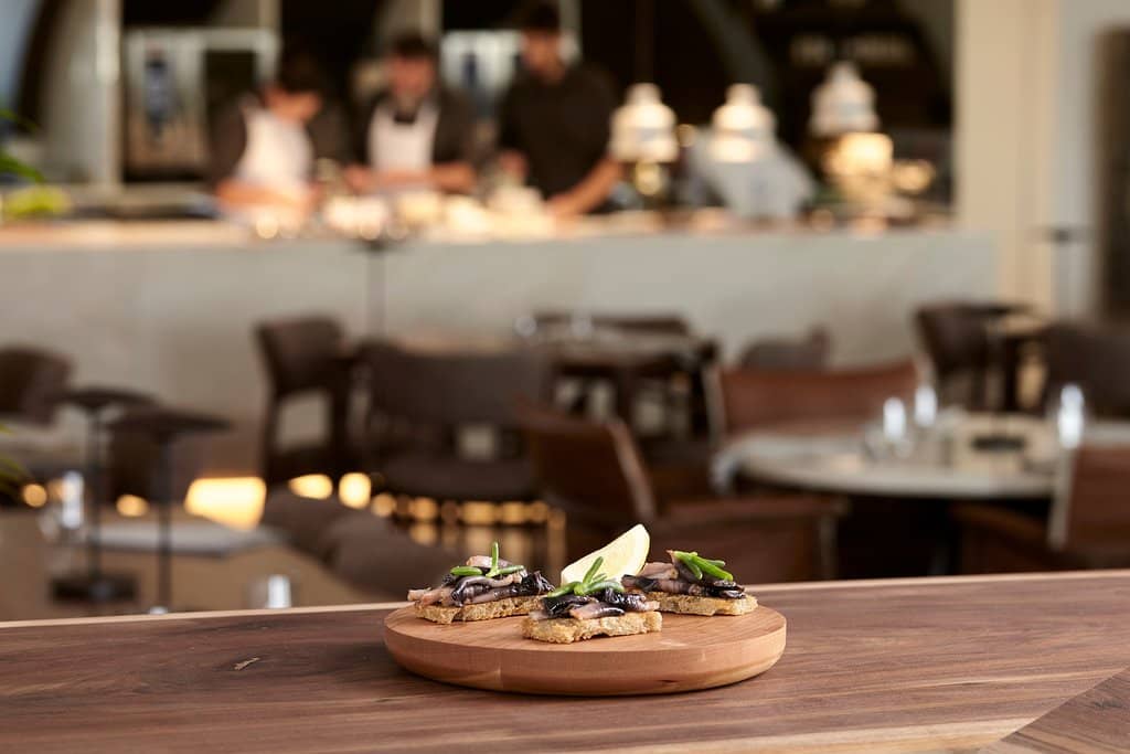 Cozy Mid-Century Modern Ambiance