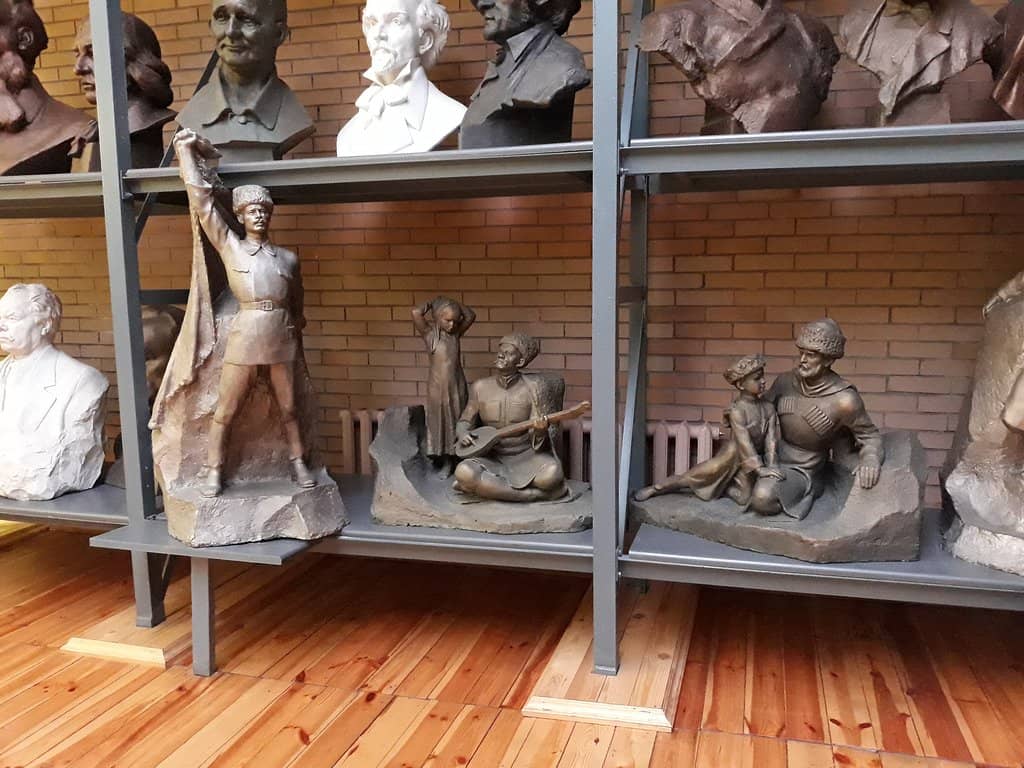 Azgur's Studio Atmosphere