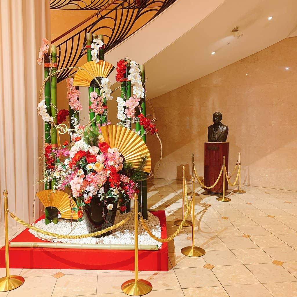 Elaborate Costumes & Sets