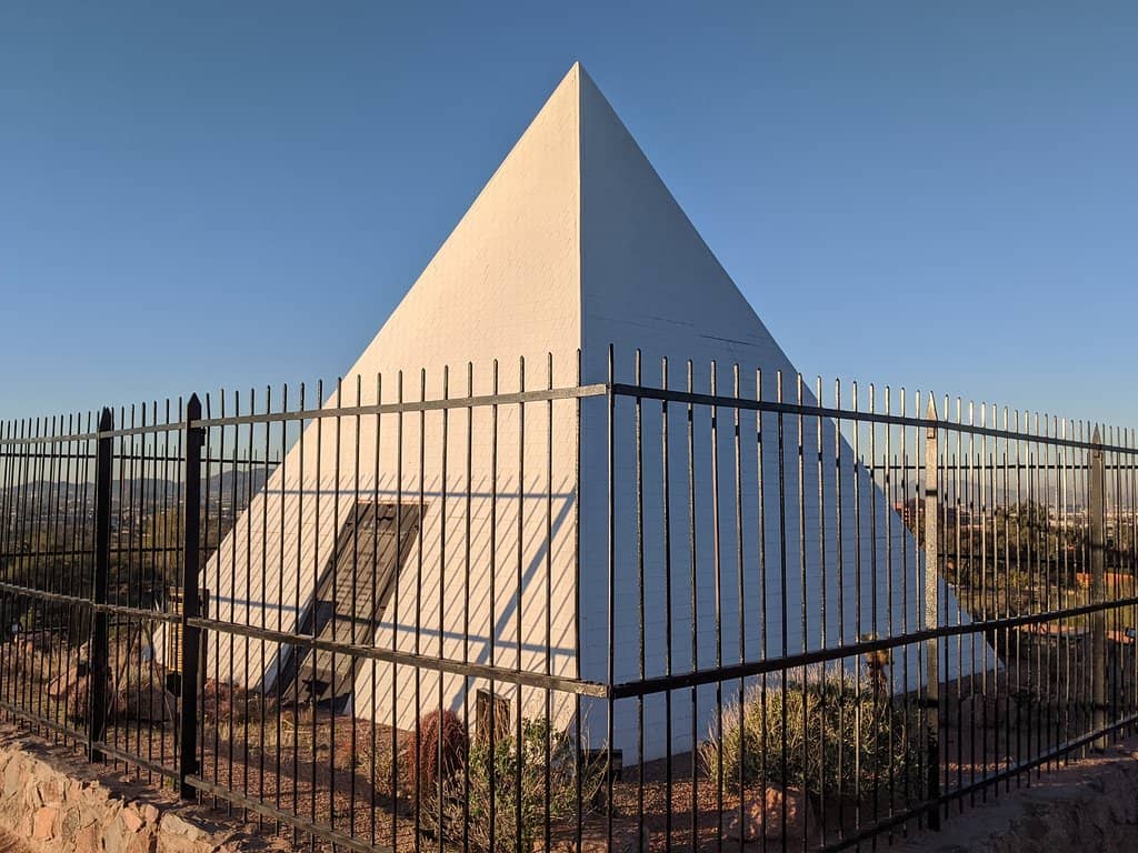 Proximity to Hole in the Rock