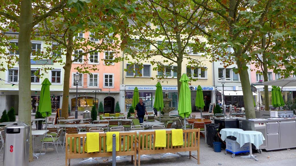 Chic Jewelry Shopping