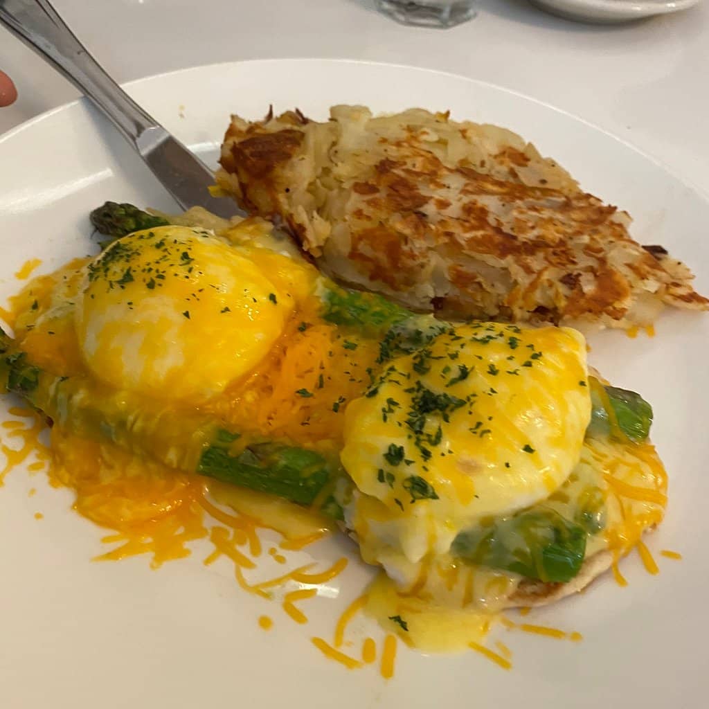 Eggs Benedict with Asparagus