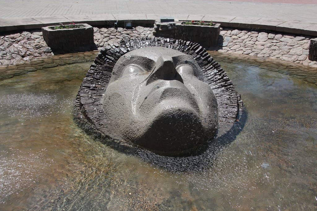 Central Kiosk & Fountain
