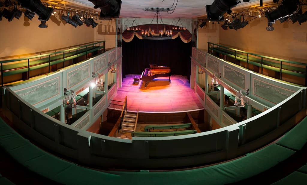 Live Music & Theatre Shows