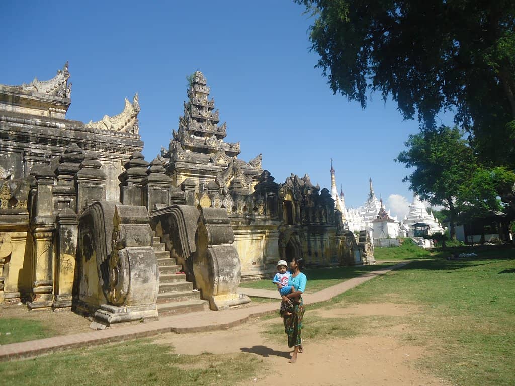 Surrounding Pagodas and Temples