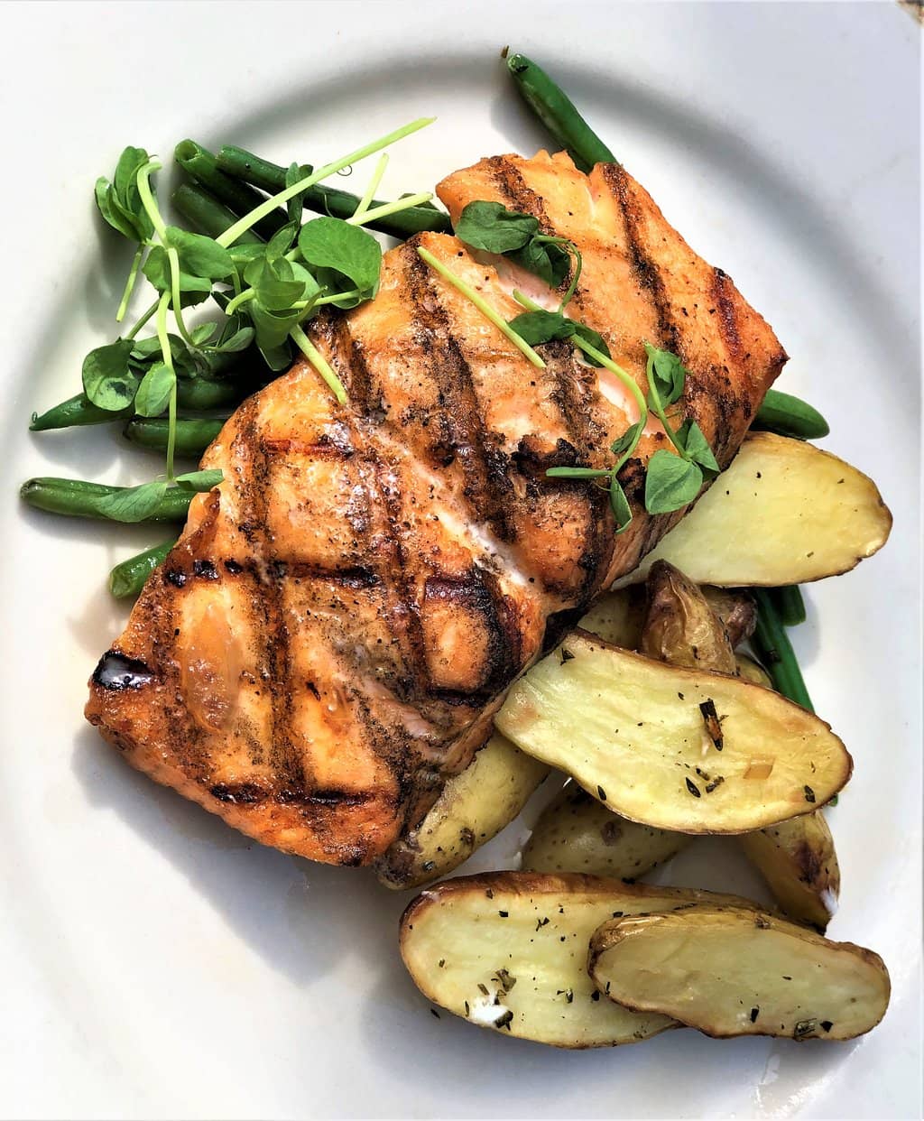 Outdoor Dining Oasis