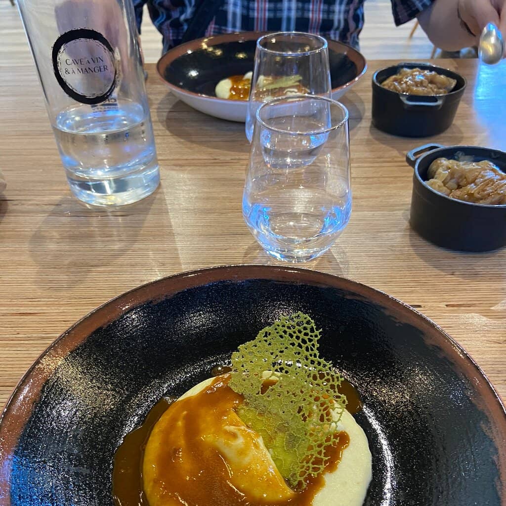 Sophisticated & Cozy Dining