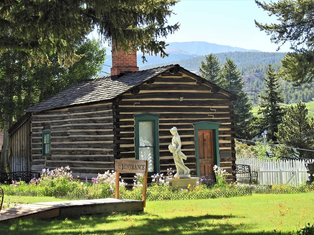 Dexter Cabin