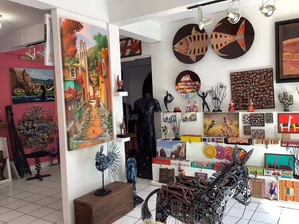 Street Performers & Live Music