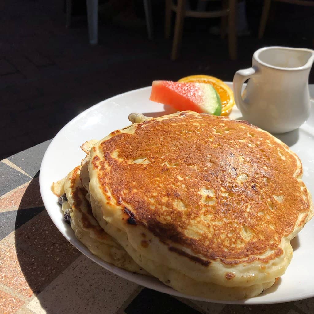 Cozy Outdoor Dining Ambiance