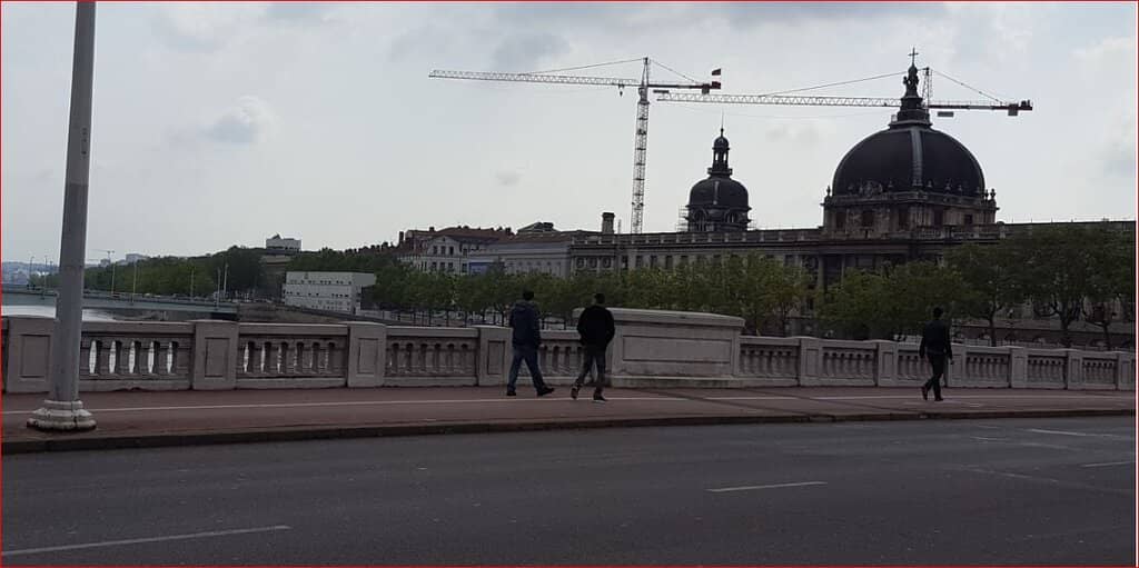 Barge Bars & Evening Ambiance