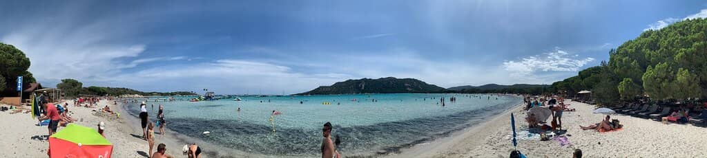 Vibrant Beach Bars & Restaurants