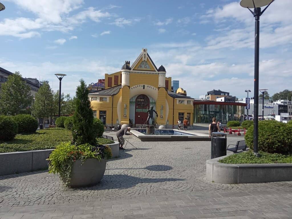 Local Cafes & Eateries